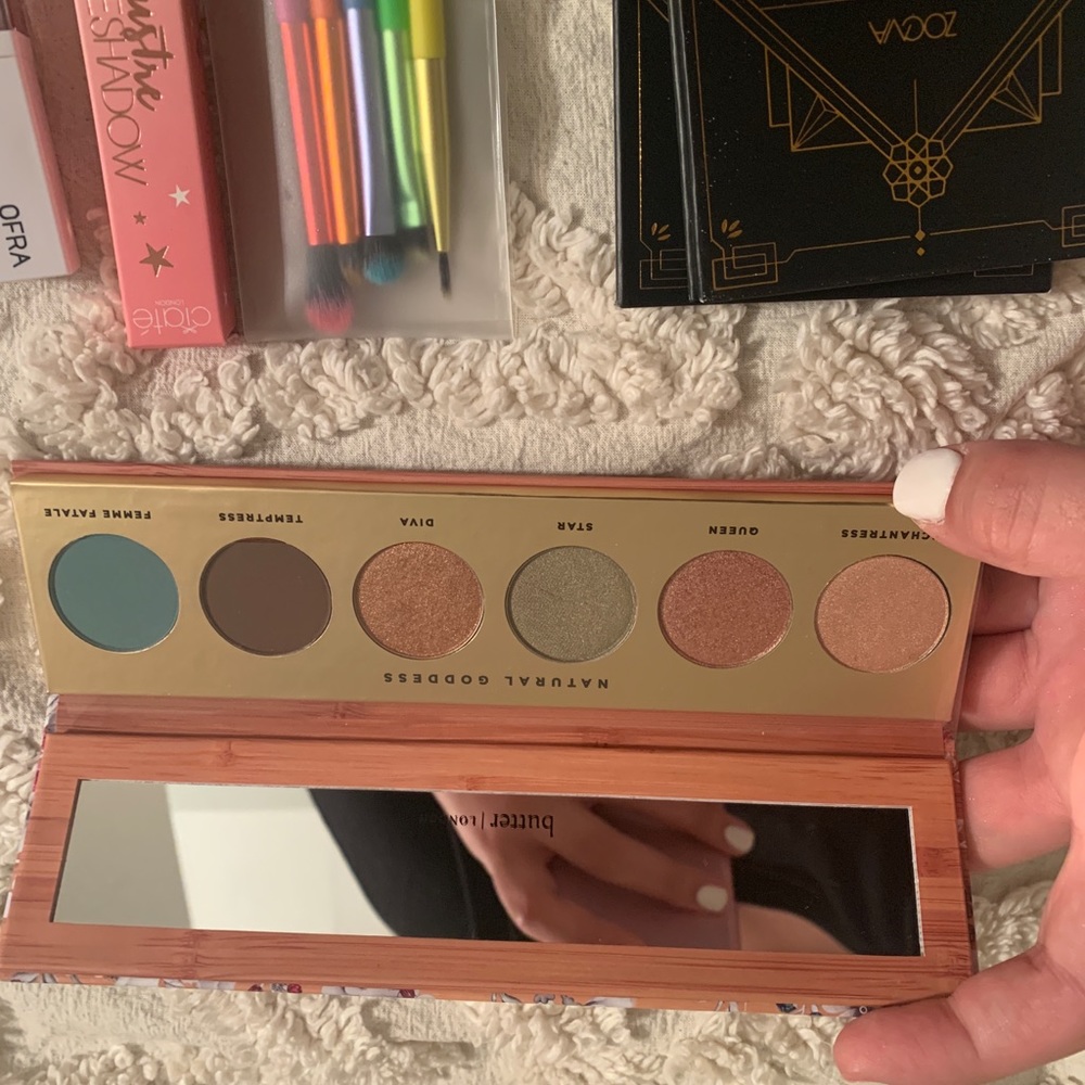 makeup bundle - Picture 3 of 5